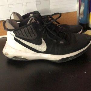 Basketball shoes